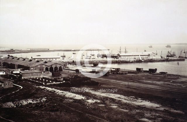 View of the harbor of Cadiz and the railway station in 1895.