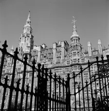 View over cast iron railings towards the Imperial Hotel, Russell Square, Bloomsbury, early 1960s. Creator: John Gay