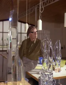 (Viktor) Vicke Lindstrand (1914-83) Glass artist, Kosta, Sweden. Creators: Unknown, Viktor Lindstrand