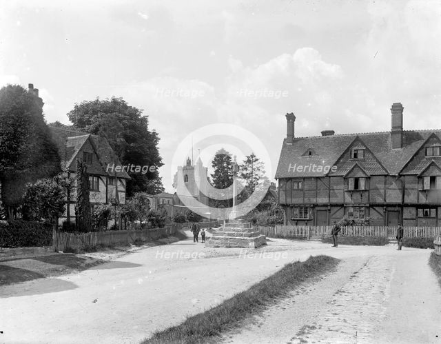 Village Cross, East Hagbourne, Oxfordshire, c1860-c1922. Artist: Henry Taunt