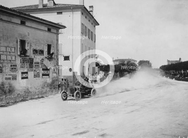 Vincenzo Trucco driving a De Dietrich, in the Coupe Florio, Bologna, Italy, 1908. Artist: Unknown