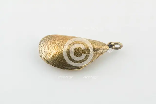 Vinaigrette in the Form of a Mussel Shell, London, 1876. Creator: Unknown.