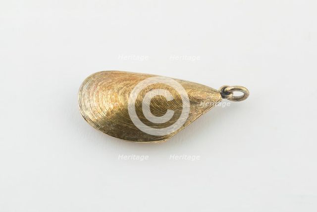 Vinaigrette in the Form of a Mussel Shell, London, 1876. Creator: Unknown.