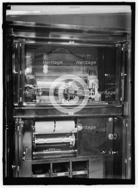 Violano Virtuoso, between 1914 and 1917. Creator: Harris & Ewing.