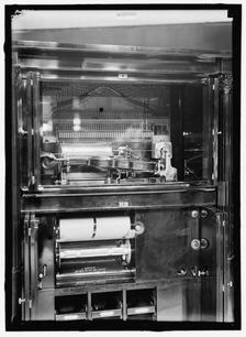 Violano Virtuoso, between 1914 and 1917. Creator: Harris & Ewing