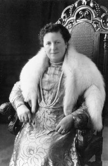 Violet (nee Taylor), wife of John Mackintosh the Toffee King 1919