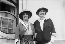 Violet Heming & Mabel Norton, between c1910 and c1915. Creator: Bain News Service