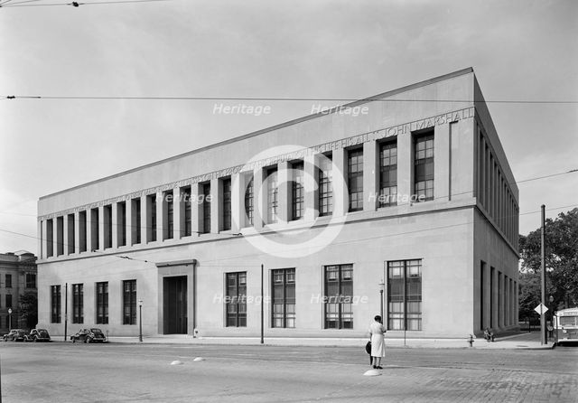 Virginia State Library & Courthouse, Richmond, Virginia, 1941. Creator: Gottscho-Schleisner, Inc.