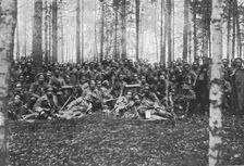 Visions de guerre sur le front russe; la compagnie de chasseurs qui a pris des tranchees..., 1916. Creator: L.H Grondijs