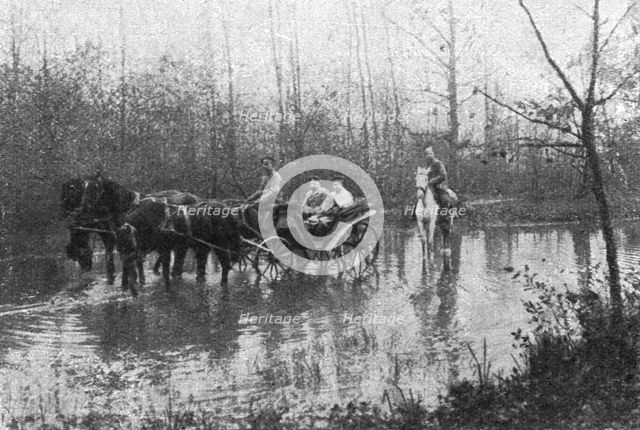 'Visions de guerre sur le front russe; la route dans les marecages. Quand ce cliché fut...', 1916. Creator: Unknown.