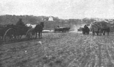 Visions de guerre sur le front russe; les voles deviennent larges de centaines de metres 1916. Creator: Unknown