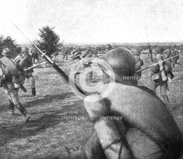 'Visite du general Joffre aux troupes Russes en Champagne; Deux sections chargent l'une..., 1916. Creator: Unknown.