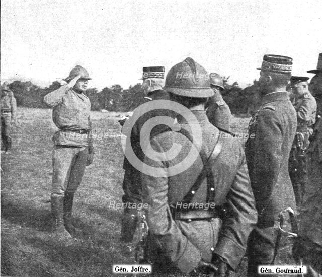 'Visite du general Joffre aux troupes Russes en Champagne; Le general en chef felicite un..., 1916. Creator: Unknown.