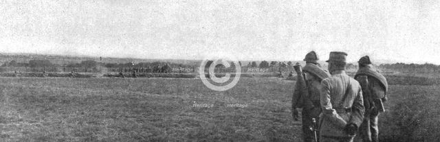 'Visite du general Joffre aux troupes Russes en Champagne; Manoeuvres d'attaque et de..., 1916. Creator: Unknown.
