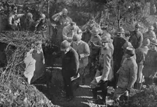 Visite presidentielle au front de Woevre; au retour des premieres lignes : a gauche..., 1916. Creator: Unknown