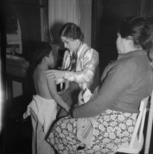 Visiting public health doctor conducts well-baby clinic..., Calipatria, Imperial Valley, 1939. Creator: Dorothea Lange
