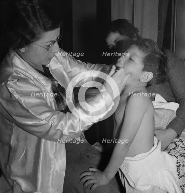Visiting public health doctor conducts well-baby clinic..., Calipatria, Imperial Valley, 1939. Creator: Dorothea Lange.