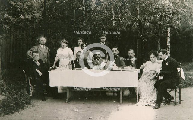 Visitors with Russian author Alexander Kuprin and his family, Gatchina, Russia, early 20th century. Artist: Unknown