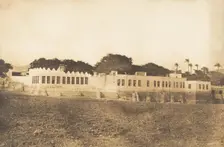 Vue du Divan et du Palais du Gouverneur, à Syout, 1849-50. Creator: Maxime du Camp