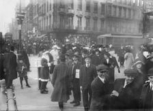 Xmas shoppers, between c1910 and c1915. Creator: Bain News Service
