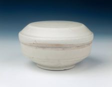 Xing stoneware covered box, Five Dynasties period-early Northern Song dynasty, China, 10th century