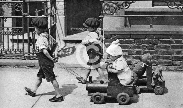 Young children playing in the street, London, 1926-1927. Artist: Unknown
