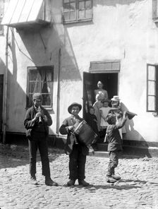 Young backyard musicians, Landskrona, Sweden 1910. Creator: Unknown