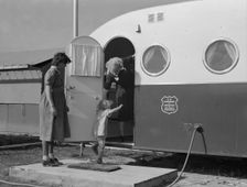 Young mother brings her child to the trailer clinic..., FSA, Merrill, Klamath County, Oregon, 1939. Creator: Dorothea Lange