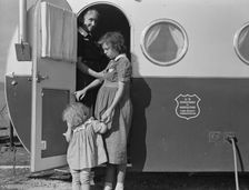 Young mother brings her child to the trailer clinic..., FSA, Merrill, Klamath County, Oregon, 1939. Creator: Dorothea Lange