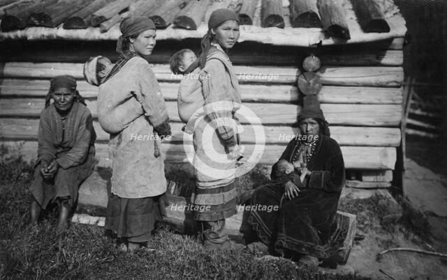 Young Shoria Women with Children, 1913. Creator: GI Ivanov.