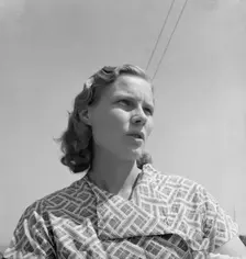 Young woman from a South Dakota farm where her family..., Merrill, Klamath County, Oregon, 1939. Creator: Dorothea Lange