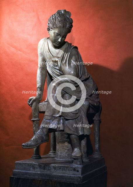 Young woman with injured arm, piece in marble.