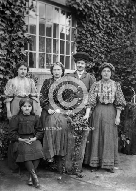 Young women, Byfield, Northamptonshire, 1904. Artist: Alfred Newton & Sons