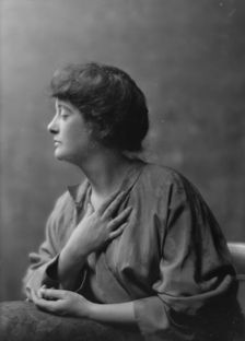 Yocum, George, Mrs., portrait photograph, 1916 Mar. 10. Creator: Arnold Genthe