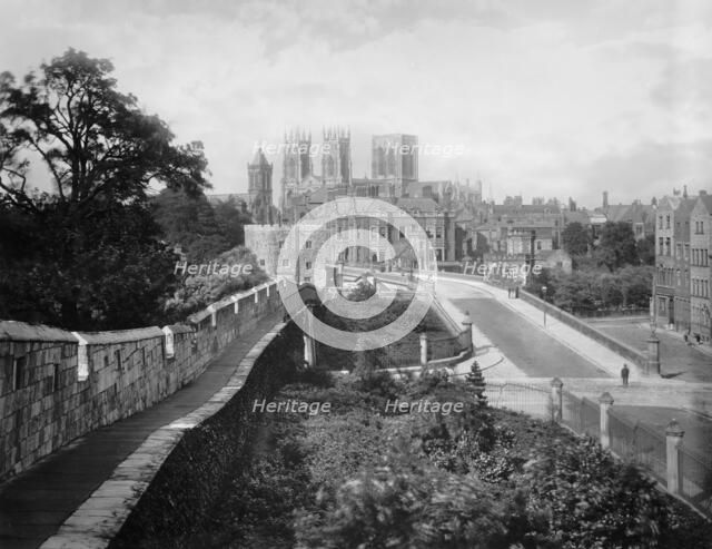York Minster, c.(between 1900 and 1910). Creator: Unknown.