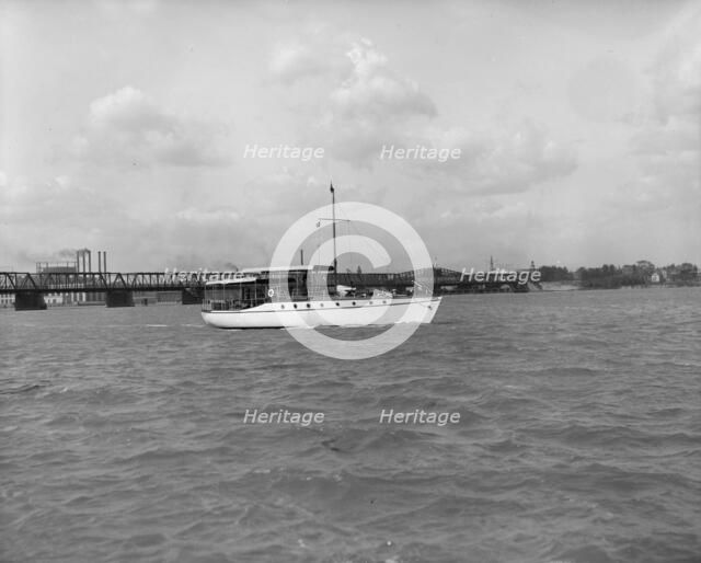 Yacht Althea, broadside (H. Murphy's yacht), between 1907 and 1915. Creator: Unknown.