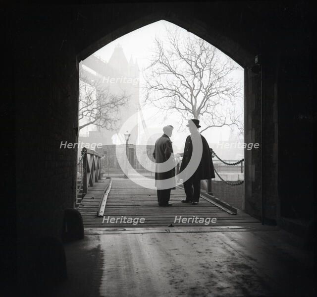 Yeoman Warder and visitor, Tower of London, c1955. Creator: Arthur Charles Kirby Ware.
