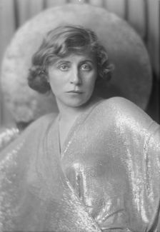Yurka, Blanche, Miss, portrait photograph, 1915. Creator: Arnold Genthe