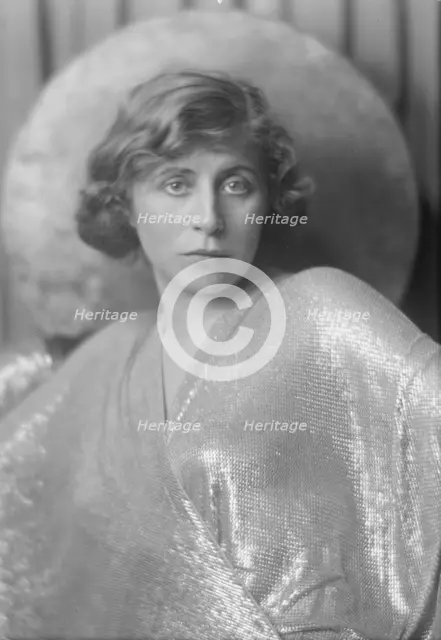 Yurka, Blanche, Miss, portrait photograph, 1915. Creator: Arnold Genthe.
