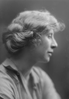 Yurka, Blanche, Miss, portrait photograph, 1915. Creator: Arnold Genthe