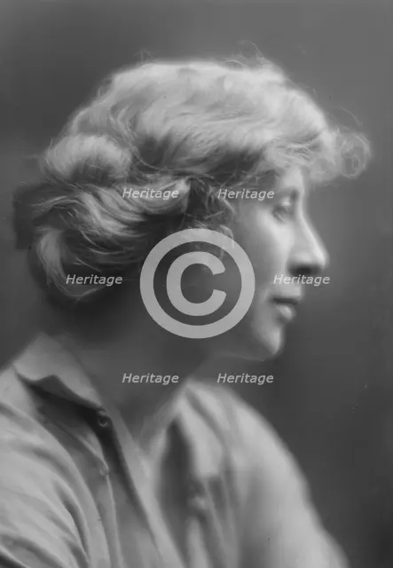 Yurka, Blanche, Miss, portrait photograph, 1915. Creator: Arnold Genthe.