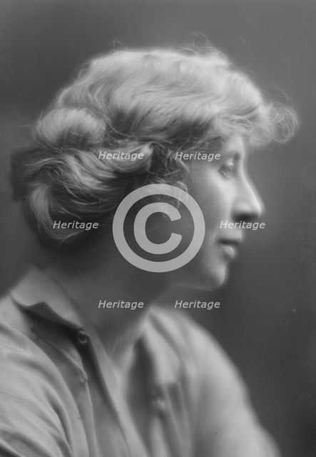 Yurka, Blanche, Miss, portrait photograph, 1915. Creator: Arnold Genthe.
