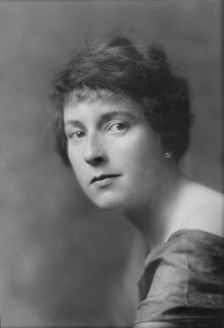 Ziegler, William, Mrs., portrait photograph, 1915 July 9. Creator: Arnold Genthe
